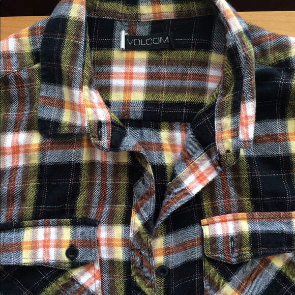 Volcom. Black, orange, yellow shirt. - Picture 2 of 2